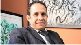 تأجيل النظر في ملف علي أنوزلا الصحافي الملاحق بقانون الإرهاب في المغرب