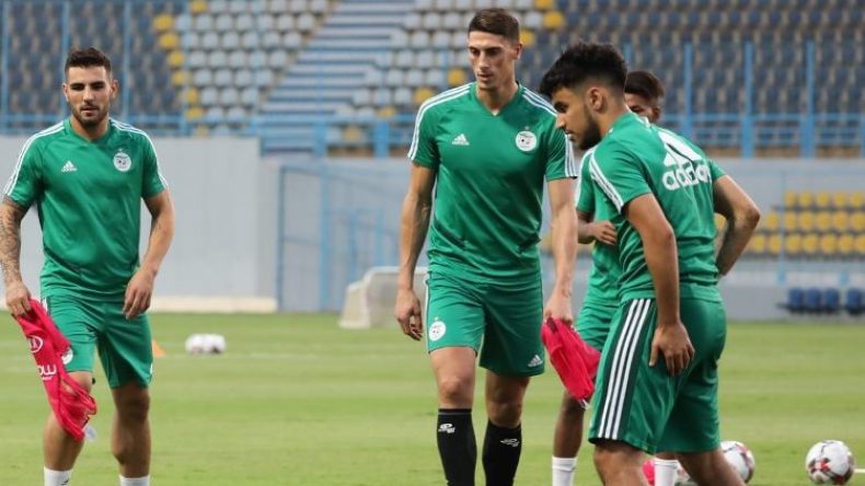 إدارة نابولي تقترح بيع آدم الوناس لِفريق ليل