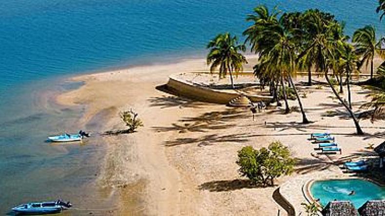 Kenya Says Pirate-Kidnappers Surrounded at Sea