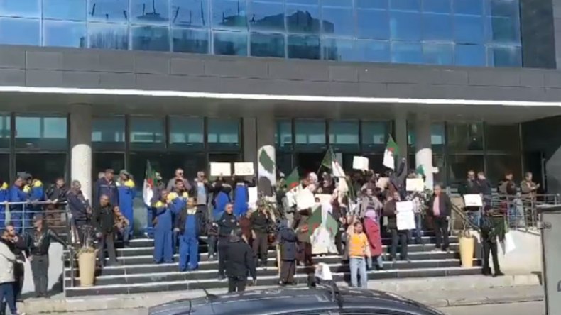 عمال بلديات العاصمة ينضمون للحراك الشعبي