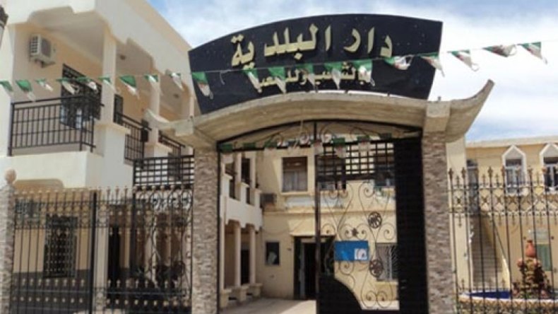 التوظيف بعقود في المناصب المالية المحررة بالبلديات