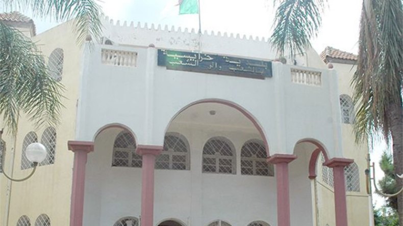 والي العاصمة ينهي مهام رئيس بلدية الخرايسية