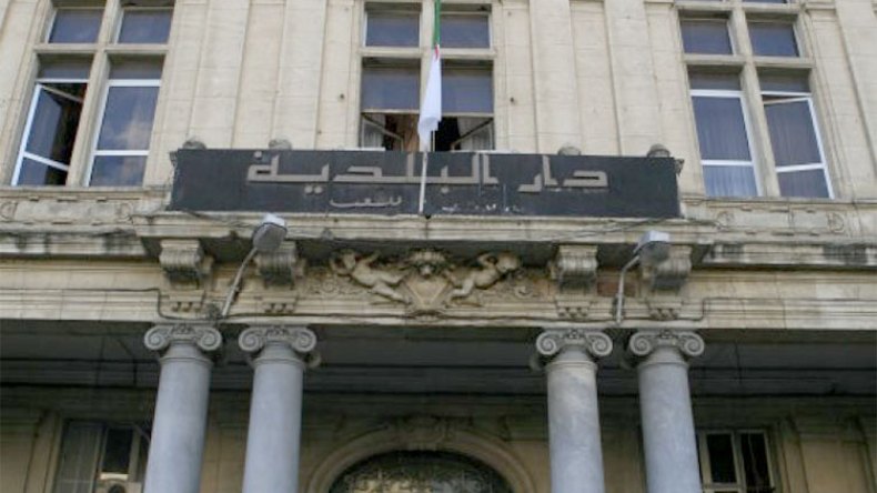 الوظيف العمومي يعطي الضوء الأخضر لإدماج متعاقدي البلديات