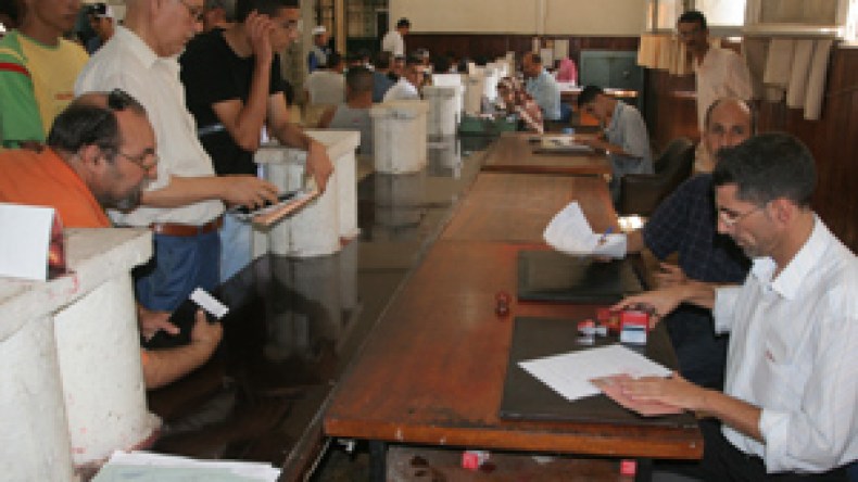 300 ألف موظف يشلون اليوم البلديات