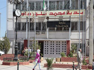 Municipal workers to go on open strike in Algeria