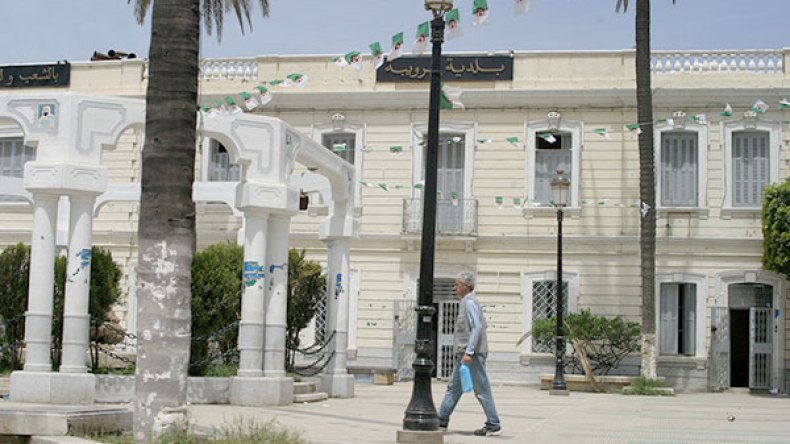 مواطنون بالرويبة يقتحمون سكنات اجتماعية شاغرة عشية العيد