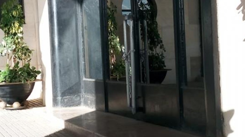 الباب يفوّت برلمان!