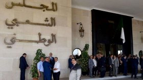 نائبا الأفلان يرفضان التنازل عن الحصانة.. وشهر لإثبات البراءة