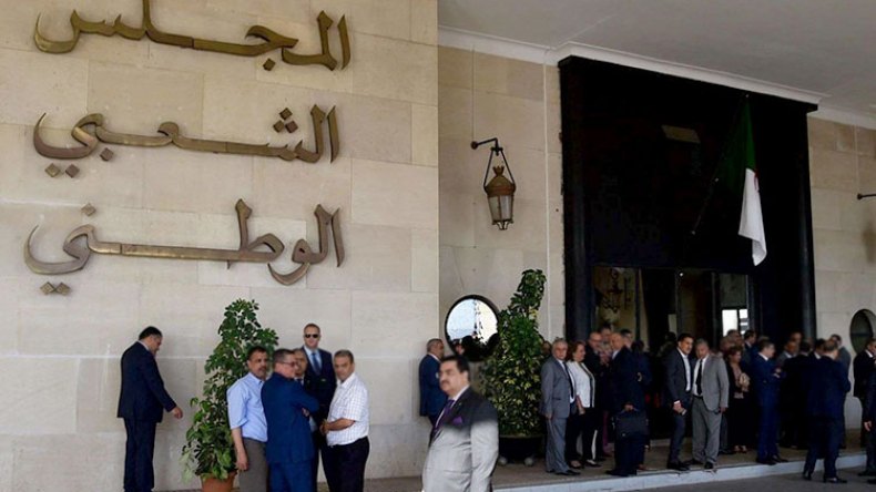 نائبا الأفلان يرفضان التنازل عن الحصانة.. وشهر لإثبات البراءة