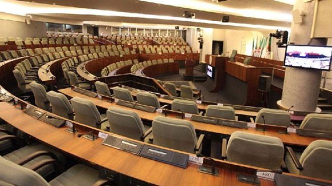 دعوات لإستئناف نشاطات البرلمان والأفلان يرفض الوساطة!