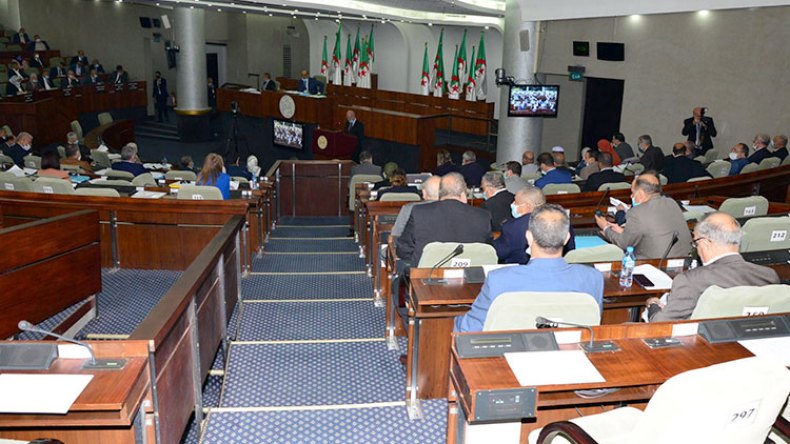 قانون المالية التكميلي يثير “خلافات” بين النواب بسبب التقرير التمهيدي