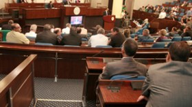 نواب يشتكون حرمانهم من رسم السياسة الاقتصادية للبلاد