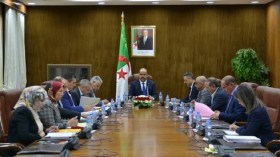 نواب البرلمان يطلبون رأي الخبراء في قانون المحروقات