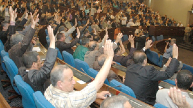 النواب يصادقون بالأغلبية على قانون الأحزاب