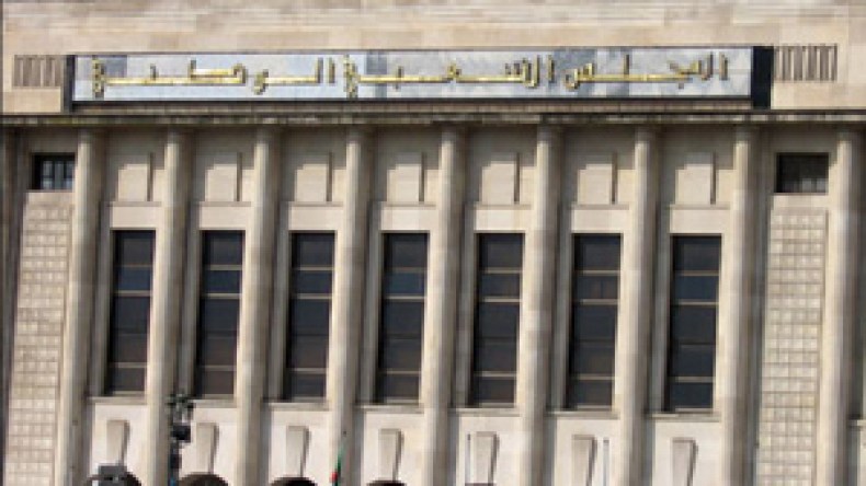 البرلمان غير مقيّد برأي الحكومة واللجنة لم تتلق إحالة بعنوان تجريم الاستعمار