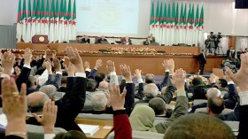 النواب يعودون إلى ولاياتهم لجمع التوقيعات بعد 5 سنوات من الاختفاء!