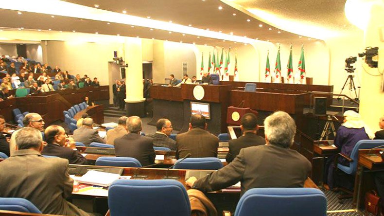 النواب يطالبون بزيادة أجور الأسلاك المشتركة والعمال المهنيين