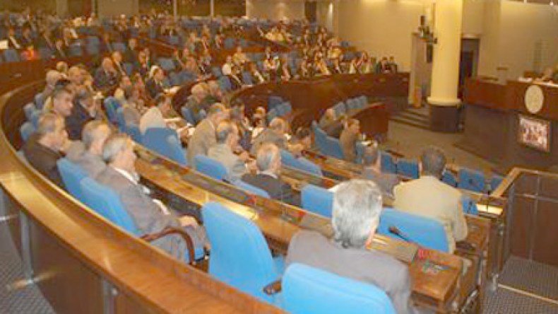 نائب يضيّع مسدسه ويتورط في الفعل المخل بالحياء في شقة بتليملي