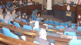 مستخدمو البرلمان يفتتحون الدورة الربيعية بالإضراب