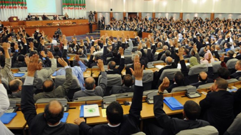 البرلمان يقترح تعديل 100 مادة من مشروع قانون الرياضة