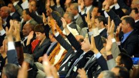 اضربوا على التبن ينسى الشعير!