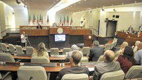 النقابيان عمراوي وشابخ فرحات في البرلمان