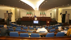 نواب‮ ‬يحضرون‮ ‬لائحة‮ ‬تندد‮ ‬برفض‮ ‬الوزراء‮ ‬النزول‮ ‬إلى‮ ‬البرلمان