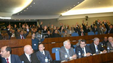 Algeria Parliament approves PM plan of action amid critics