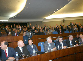 Algeria Parliament approves PM plan of action amid critics