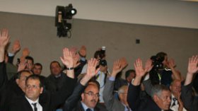 “نيران صديقة” بين نواب الأفلان وهدوء بالأرندي وحمس