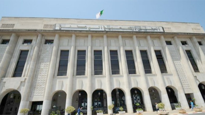 عاملات نظافة وسكرتيرات ومصلحو عجلات في البرلمان