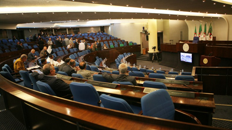 النواب “غائبون” عن الأحداث الساخنة منذ 6 أشهر!