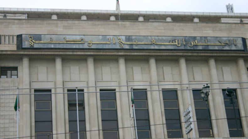 الحكومة تحرم البرلمان القادم من دراسة قانون المالية التكميلي