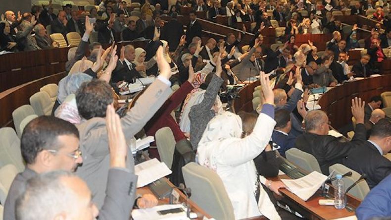 “الفايسبوك” يتحرّك ضد النواب في حملة انتخابية مبكرة