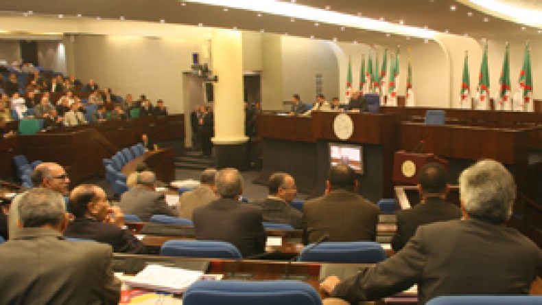 نواب‭ ‬البرلمان‭ ‬ينتقدون‭ ‬اتساع‭ ‬ظاهرة‭ ‬الإجرام‭ ‬وغياب‭ ‬الأمن‭ ‬في‭ ‬الجزائر