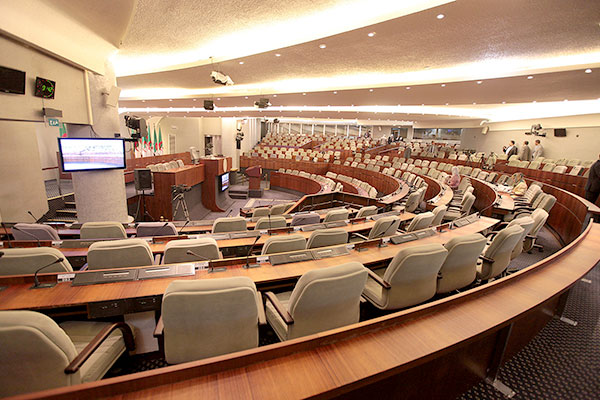 12.000 candidats se disputent 462 sièges à l’APN