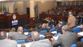 الأحزاب تتهم السلطة بالتحضير لبرلمان فسيفسائي يسهل تدجينه