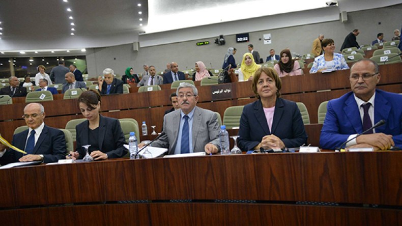 غيابات بالجملة بالبرلمان ونواب الأغلبية يتهربون من المواجهة