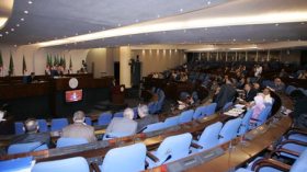 رجال أعمال ومحامون وموظفون مخيّرون بين الحصانة أو المال