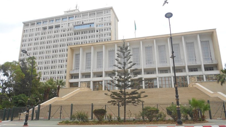 مسيرة احتجاجية لأساتذة جامعة وهران بسبب السكن