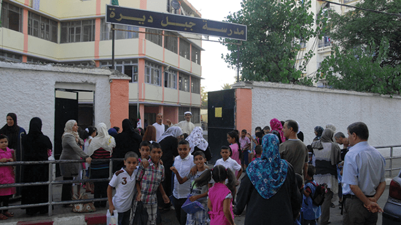 حملة تحسيسية حول مخاطر الوقوف والتوقف أمام المدارس