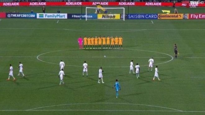 لاعبو منتخب السعودية يُحرجون نظام الملك سلمان بن عبد العزيز