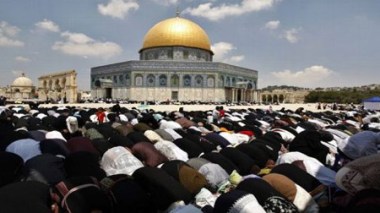 Près de 100.000 fidèles sur l'esplanade des Mosquées au début du Ramadan