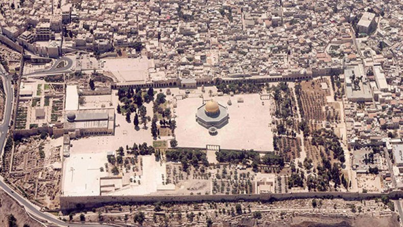 فلسطين تحتلّ الأقصى!