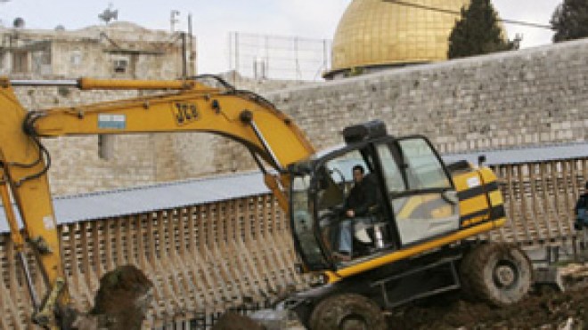 انهيار أرضي جديد بسبب الحفريات الاسرائيلية