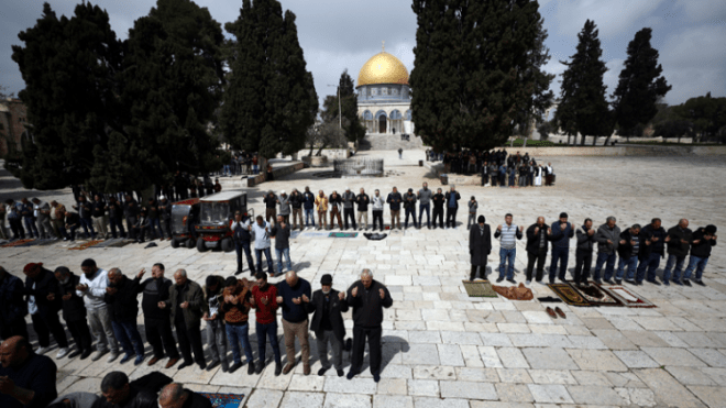 المسجد الأقصى يعيد فتح أبوابه للمصلين