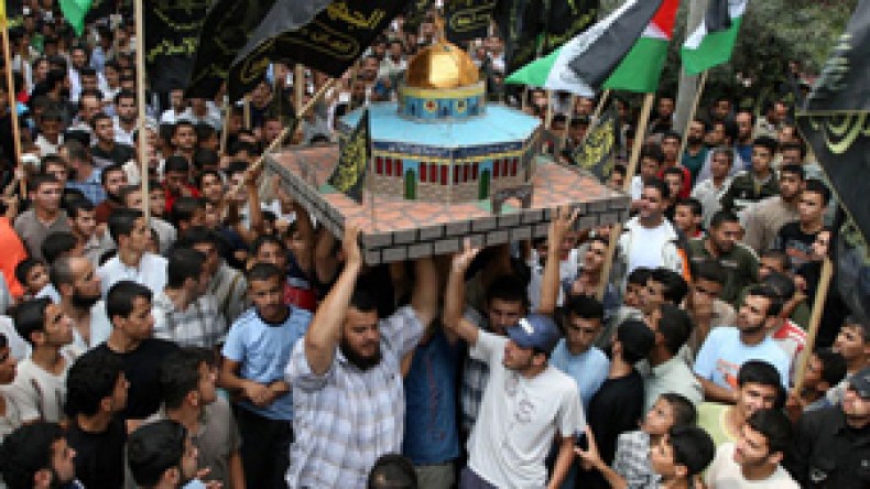 تظاهرات في الأراضي المحتلة وفي طهران