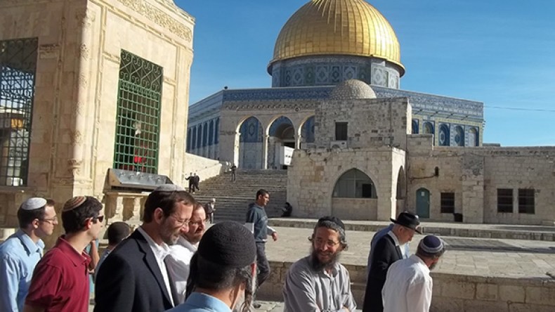 أكثر من 100 مستوطن إسرائيلي يقتحمون المسجد الأقصى