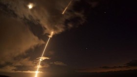 أمريكا تختبر صاروخا باليستيا متوسط المدى