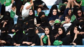 الفتيات السعوديات ورونالدو.. وعصا “رجال الدين”